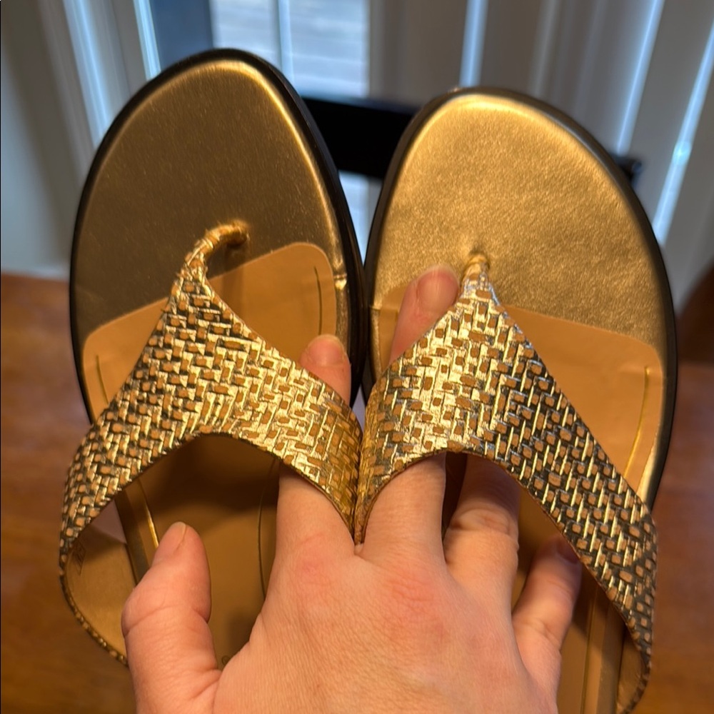 Vionic Gold Cross-Strap Sandals with Cushioned Footbed - Picture 3 of 5